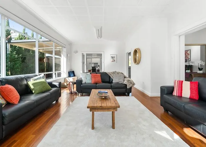 The Spacious & Elegant Vacation Haven - Glenside
